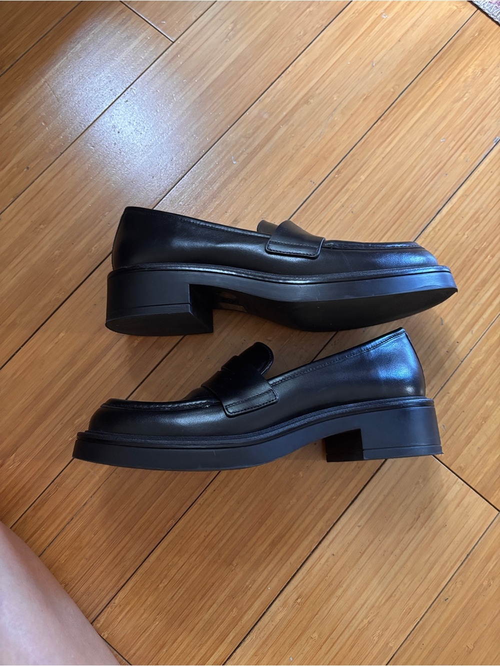 Stuart Weitzman Louise Black Leather Loafer